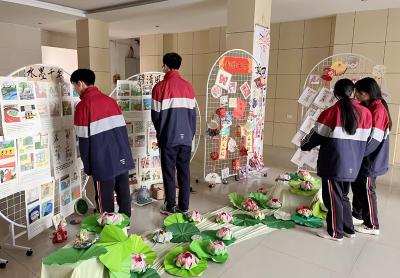房县城关一中：举行“水墨千年 穆清风华”美术展