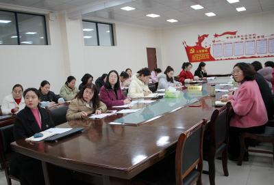 房县东城小学召开2025年家庭教育志愿者讲师团工作会议