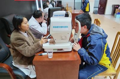 房县实验中学：开展全面视力筛查 关注青少年眼健康