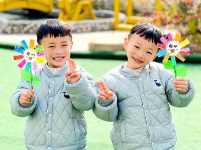  青峰镇中心幼儿园：童心暖三月 爱满“三八”节