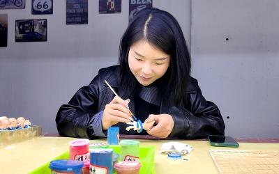 【创业在房县】周珍：返乡创业绽芳华 巧手绘就致富路