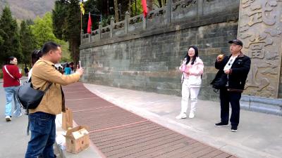 短视频达人汇聚武当山 助力房县黄酒“香”飘全国