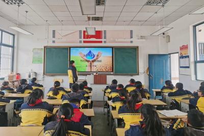 房县东城小学：节水惜水润万物 爱水护水益千秋