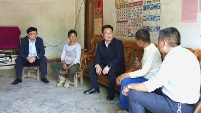 谢晓鸣在青峰镇调研时强调：守牢安全底线 夯实民生基础 推进乡村全面振兴