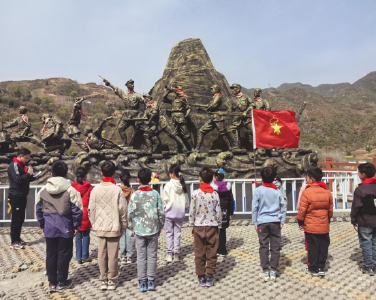 房县姚坪乡黄玉口小学：举行清明祭先烈活动