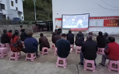 上龛乡：露天电影“点亮”乡村夜生活