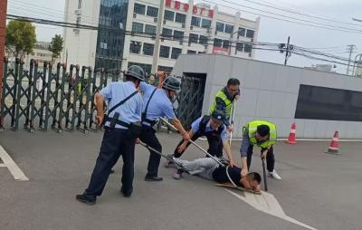 房县东城小学晓阳校区：反恐防暴护校园 实操演练固防线