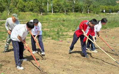 房县实验中学：走读诗画军店 传承农耕文化