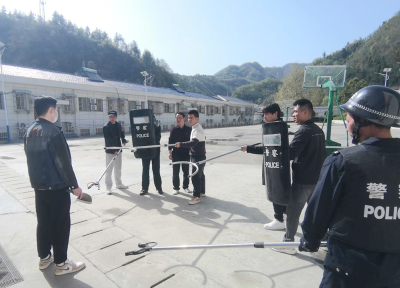 上龛乡上龛学校：反恐防暴筑“堡垒” 师生携手护安宁