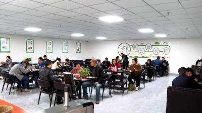 房县：社区食堂成为“民生服务新地标”