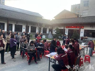 房县城关镇卫生院开展爱国卫生月健康科普主题活动