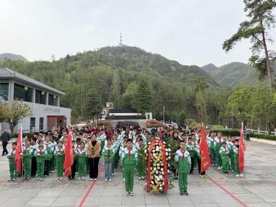 房县城关镇八一希望小学：缅怀革命先烈 传承红色基因
