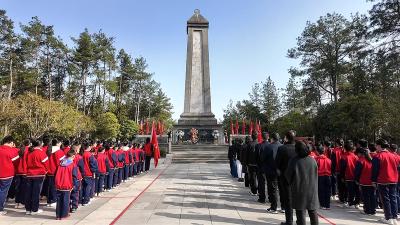 房县：清明追思祭英烈  红色基因永传承