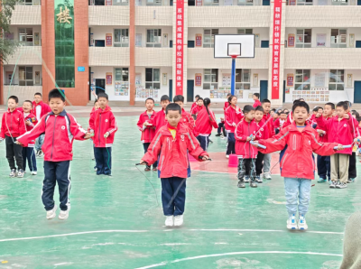 房县实验小学：“绳”采飞扬展活力