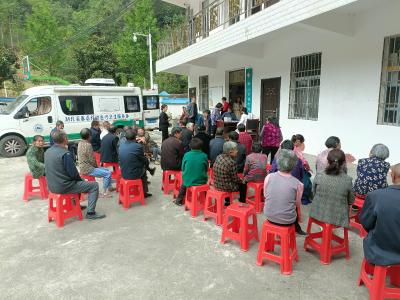 野人谷镇：医疗下乡送温暖 健康体检展笑颜