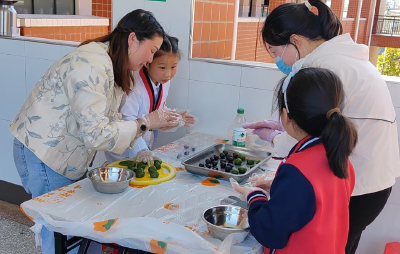 房县实验小学天明校区：家校携手传民俗 青团飘香润童心