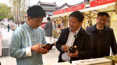 房县黄酒“香飘”武当山 圈粉四方游客