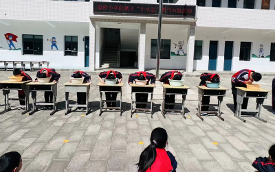 大木厂镇板桥小学：举行防溺水安全教育暨宣誓签名活动