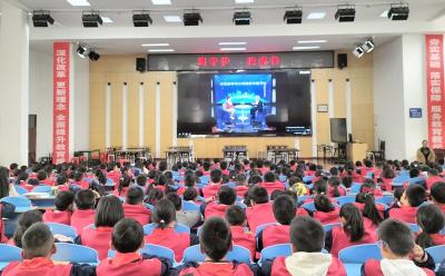 房县东城小学：师生共学地震科普知识直播课堂筑牢防震安全防线