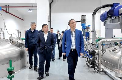 邓子新院士来房考察合成生物产业发展情况