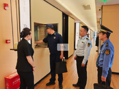 房县消防救援大队开展人员密集场所消防安全夜查行动