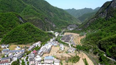 【服务支点建设  展现房县作为】野人谷镇：扛牢“南大门”使命担当  争当支点建设排头兵