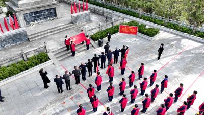房县七河中学：开展清明祭英烈活动