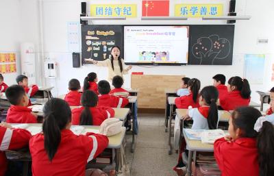 枣阳市第三实验小学赴房县东城小学晓阳校区开展协作交流活动