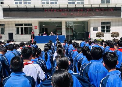 房县实验中学八年级举行期中表彰暨地生中考冲刺动员大会