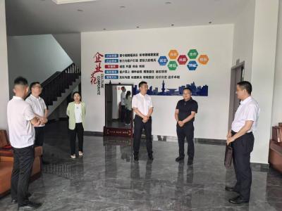房县财政局深入包联企业开展帮扶活动