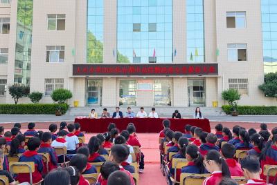 大木厂镇大木小学：总结表彰树楷模 再接再厉续新篇