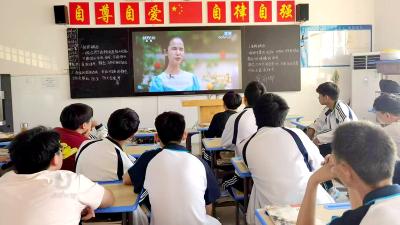 房县职业技术学校：学习先进典型 汲取榜样力量