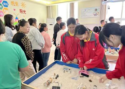 房县实验中学教联体：同频共振育新篇 家校携手共赴成长