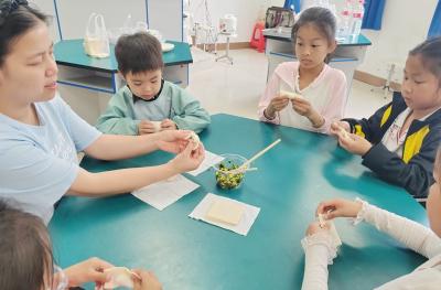 房县东城小学：开展关爱留守儿童活动