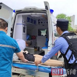 女子被7块石膏板压到窒息，绝境中唤醒手机语音助手报警脱险