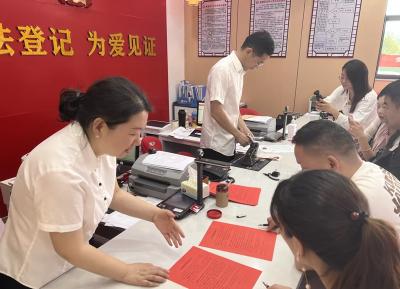 房县婚姻登记中心：倡导文明婚俗 共筑幸福起点
