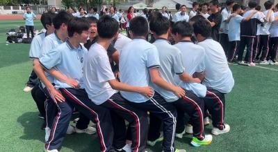 房县城关一中草坪音乐节为中考注入“心”动力