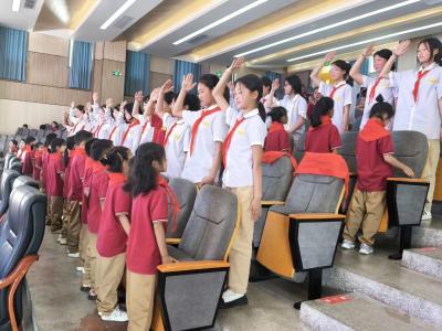 房县思源实验学校举行六一入队仪式