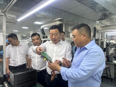 林云国调研我县人力资源和社会保障工作