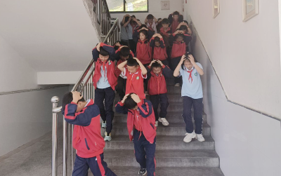 大木厂镇大木小学：举行防震减灾演练 提高自护自救能力