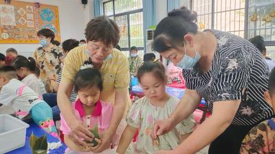 城关镇第二幼儿园：粽叶飘香 亲子情长