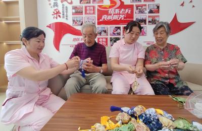 房县光荣院：浓情端午 爱满夕阳