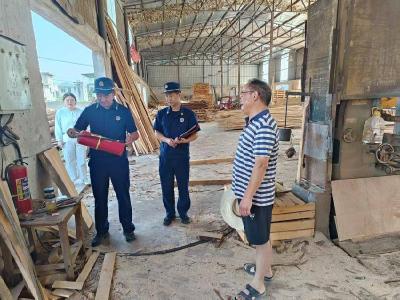 房县消防：深入九小场所排查 筑牢安全生产防线