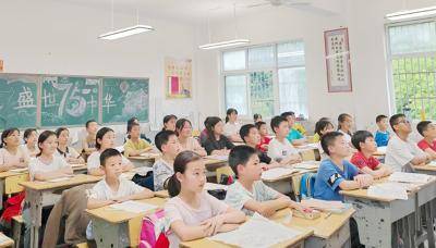 门古寺镇河兴小学：爱心企业捐赠护眼灯 学子收获“光明守护”
