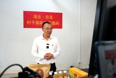 《党旗飘飘》 桂元平：直播间里的“抖音”书记