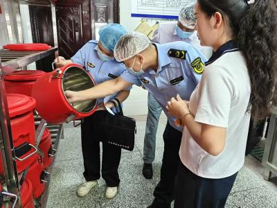 青峰市场监管所：校园食堂安全监管全面发力