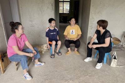 房县东城小学晓阳校区开展重点学生家访活动