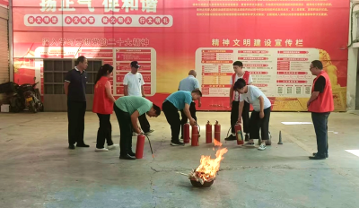 县城市管理执法局：消防演练进市场 防患未“燃”护民生