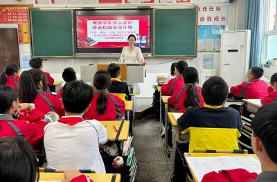 房县实验中学教联体：学法知法守法 护航青春成长