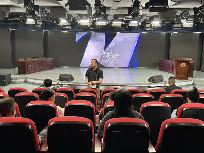 房县融媒体中心开展“干部素质提升年”新闻节目阅评活动
